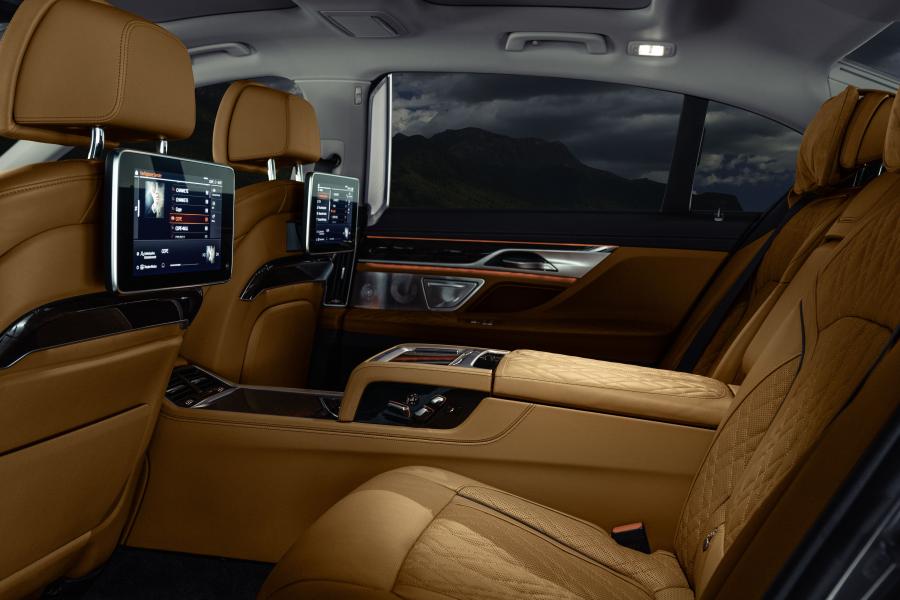 Интерьер BMW 750Li xDrive (G12) 2019 года  (WW) (фото 52 из 164)
